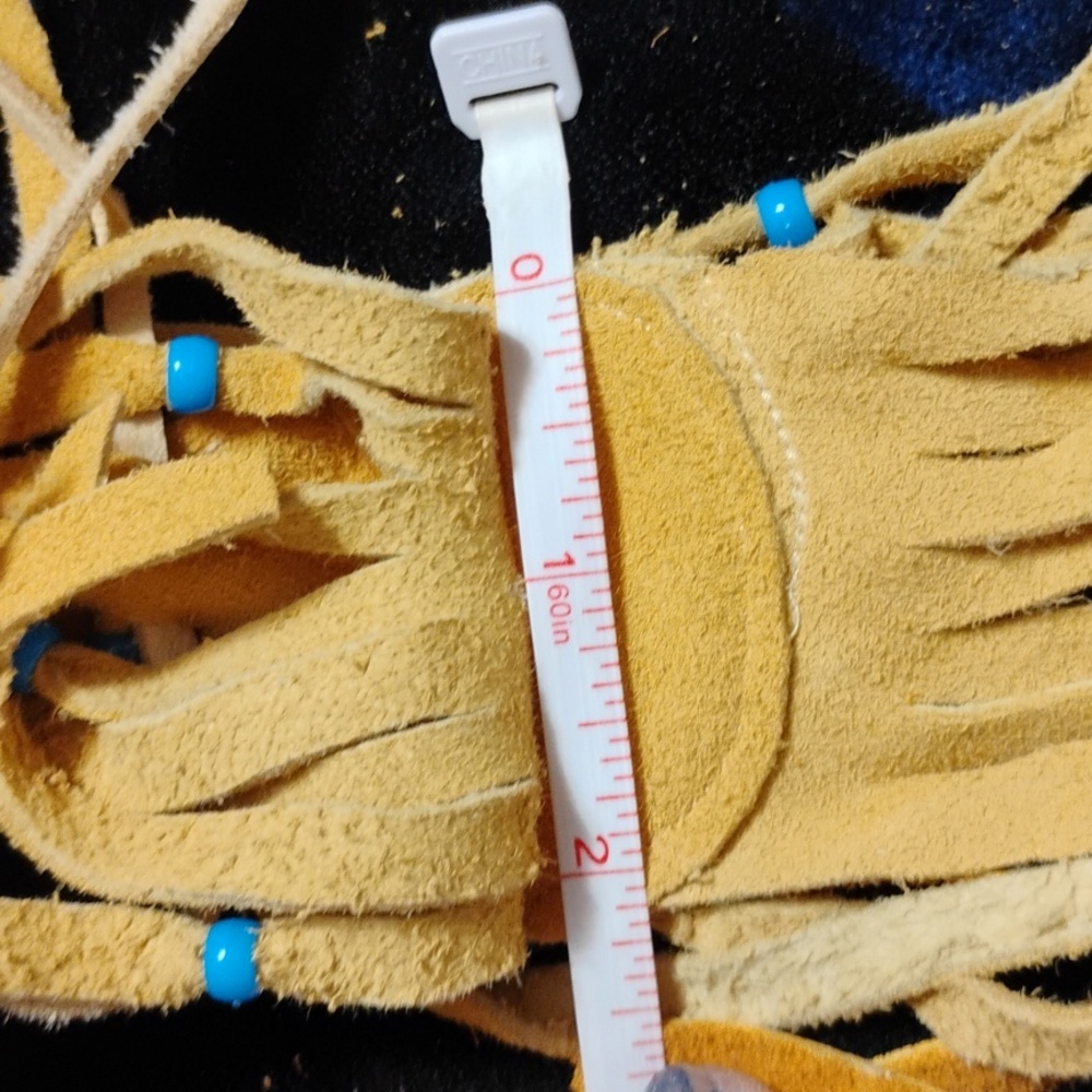 4 Small Buck Skin Medicine BagsWith Fringes And Accent Beads. Long Draw Closure. - Picture 7 of 10